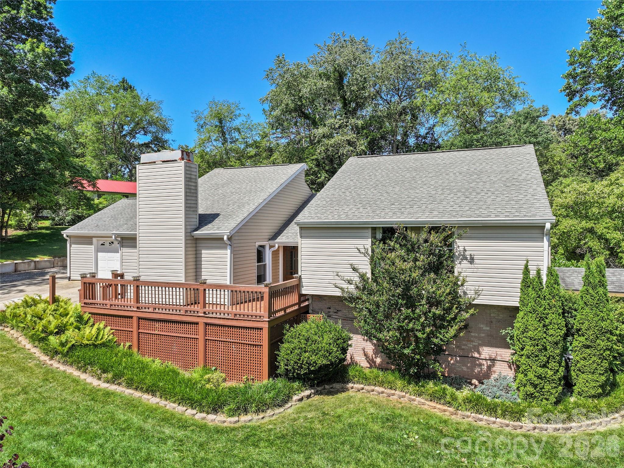519 Nellie John Drive — Clyde