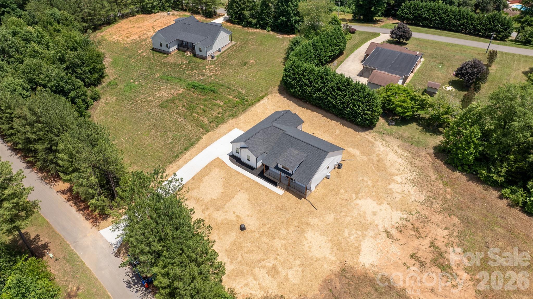 1265 Misty Lane — Hickory