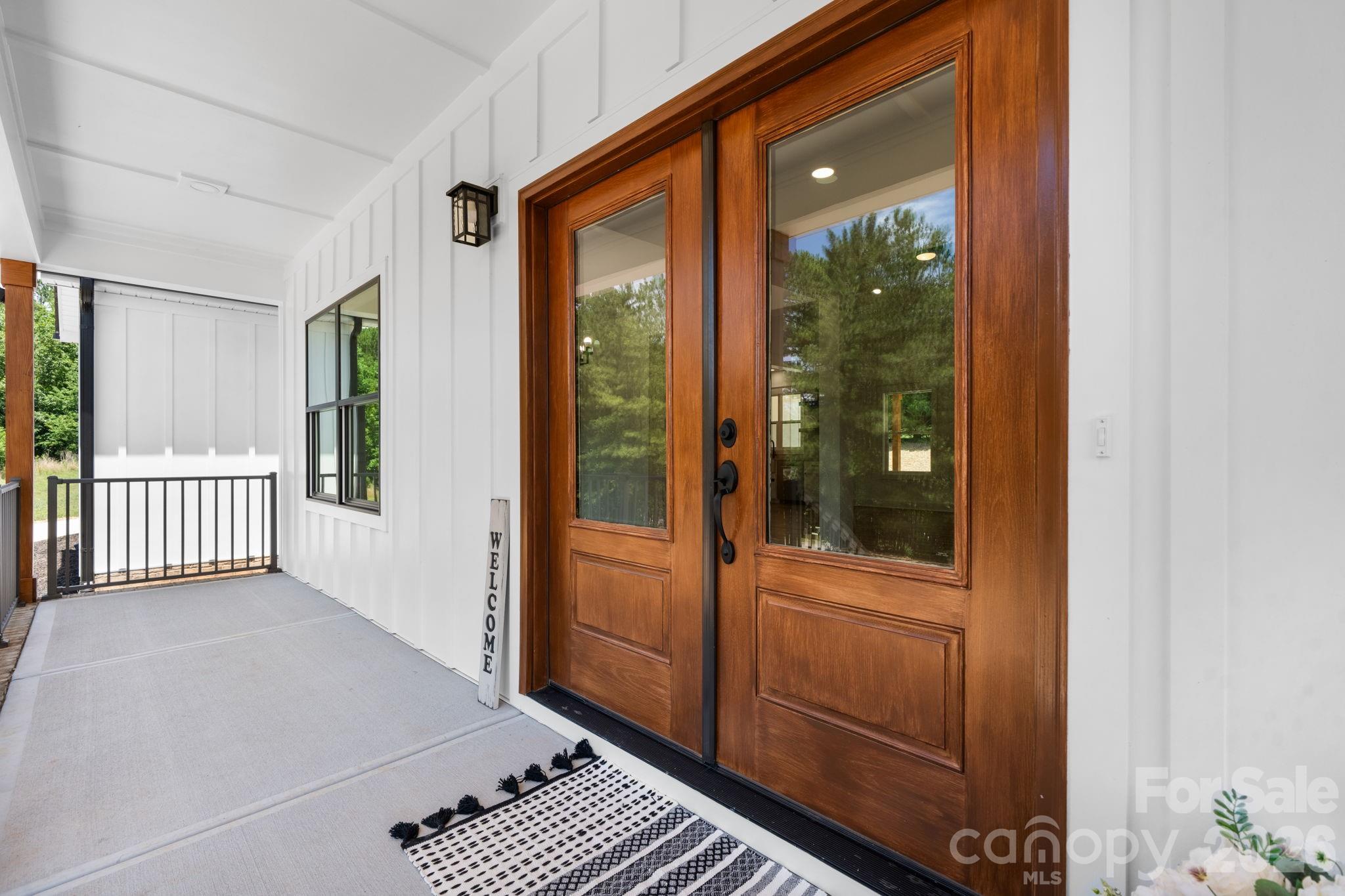 1265 Misty Lane — Hickory