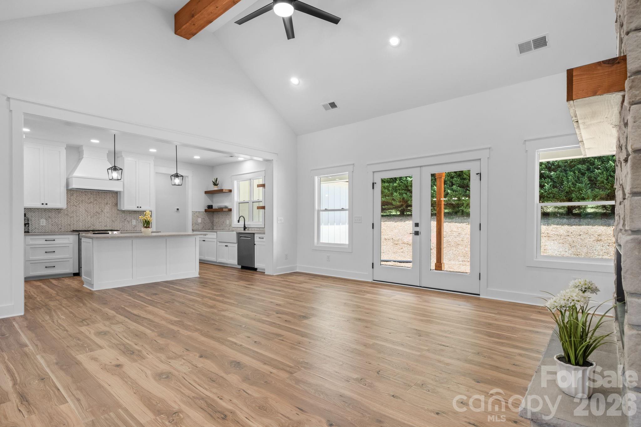 1265 Misty Lane — Hickory