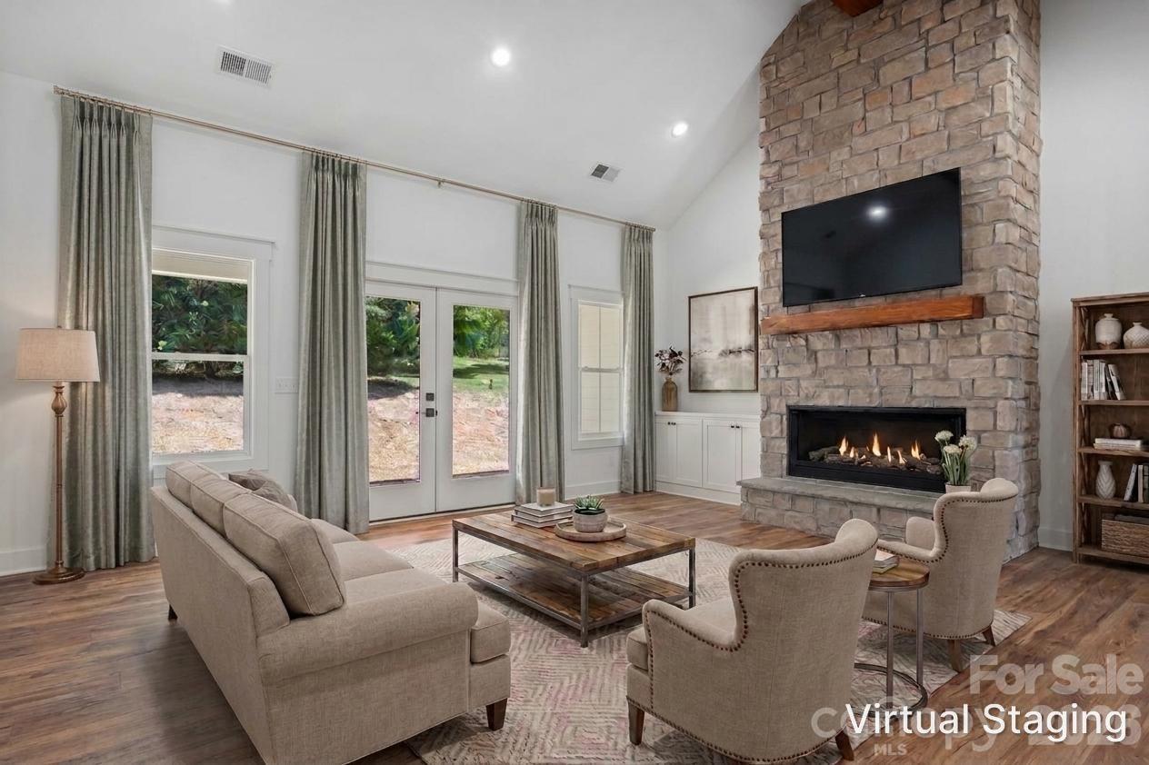 1265 Misty Lane — Hickory