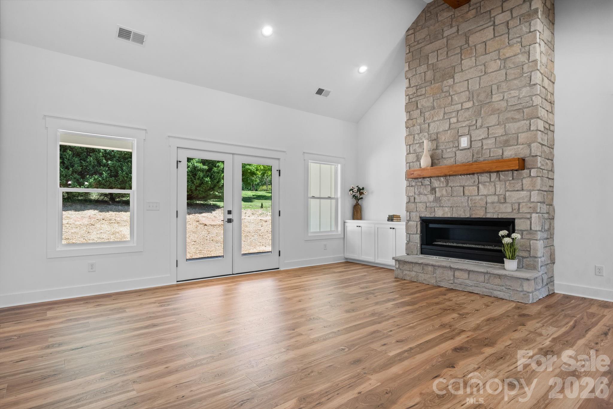 1265 Misty Lane — Hickory