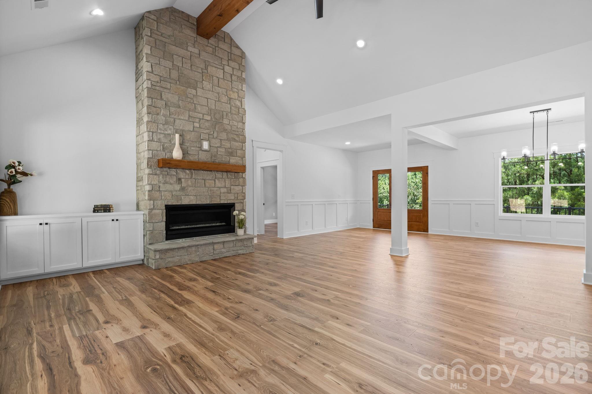 1265 Misty Lane — Hickory