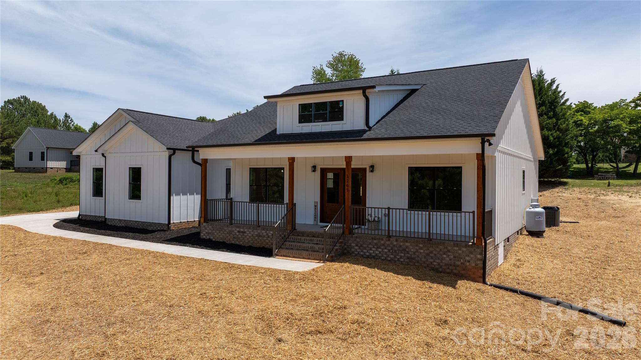 1265 Misty Lane — Hickory
