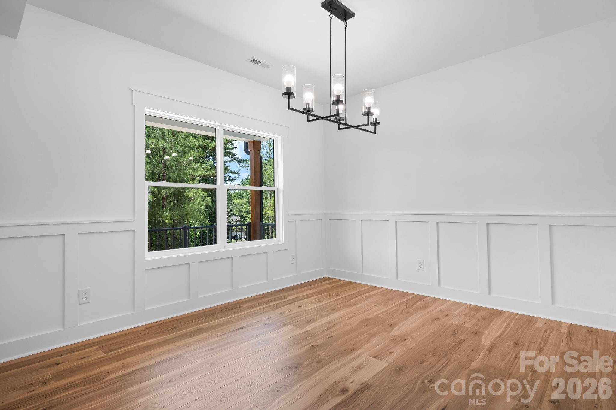 1265 Misty Lane — Hickory