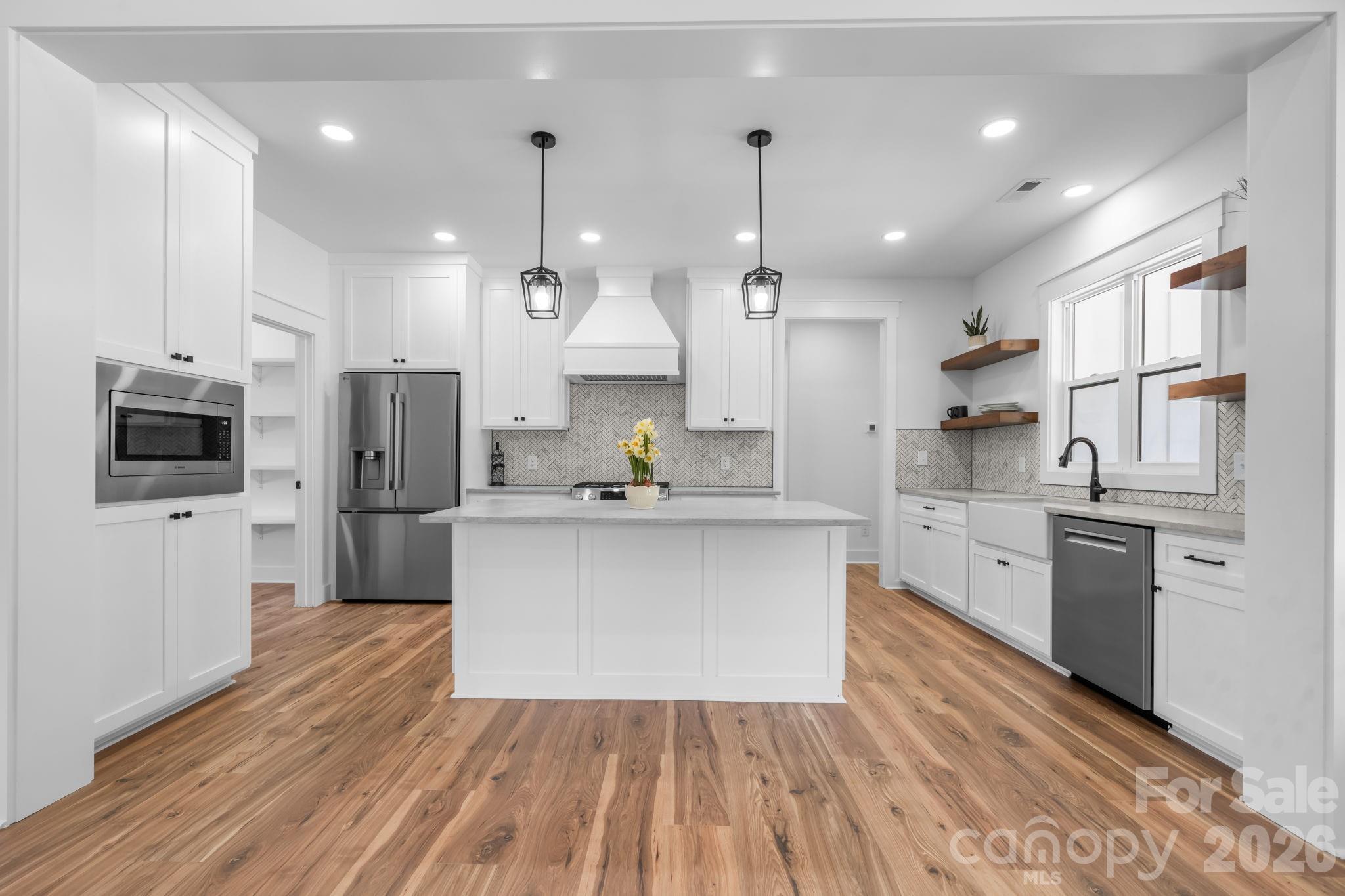 1265 Misty Lane — Hickory