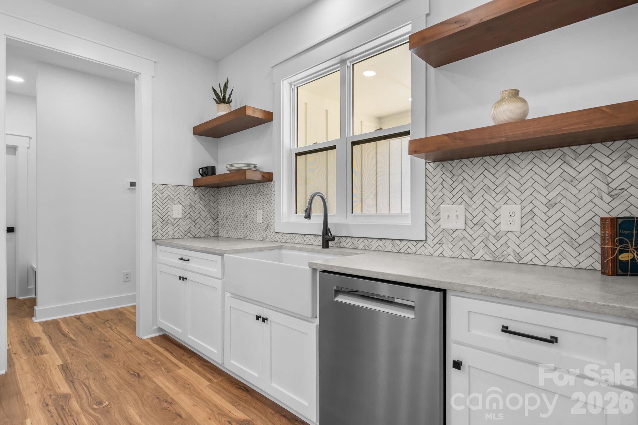 1265 Misty Lane — Hickory