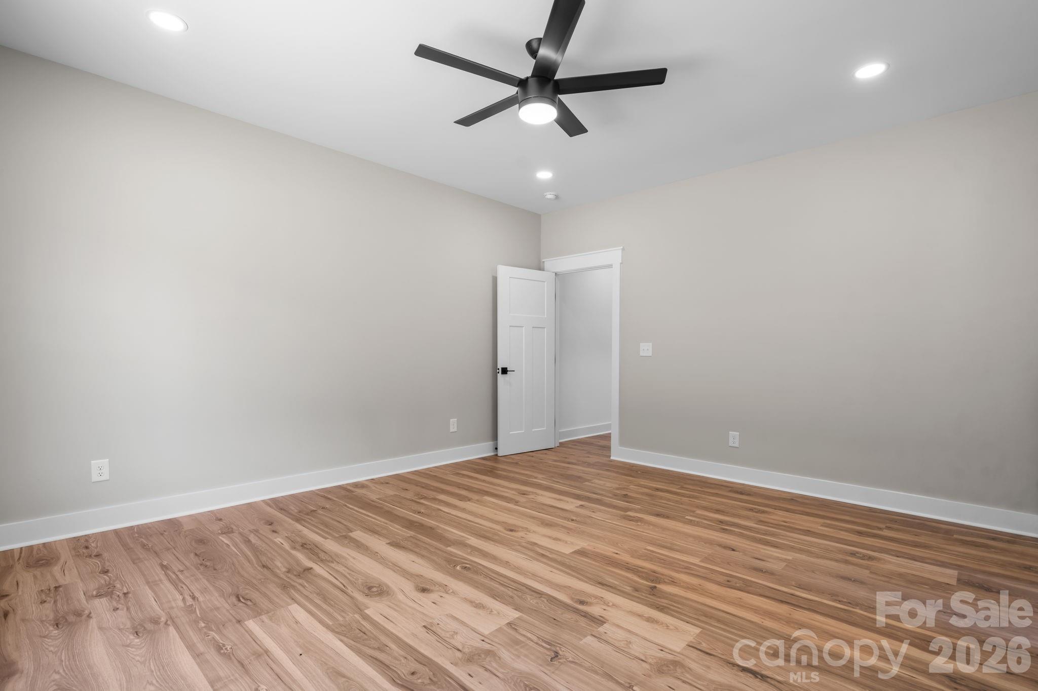 1265 Misty Lane — Hickory