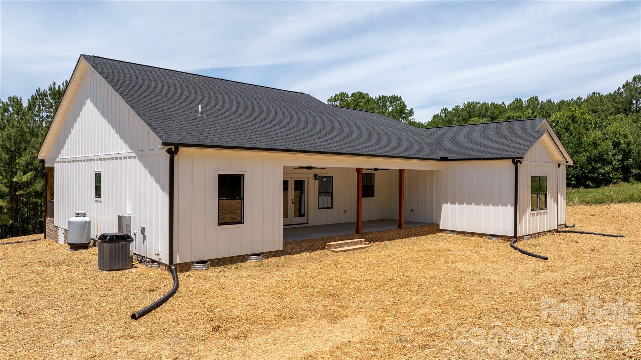 1265 Misty Lane — Hickory