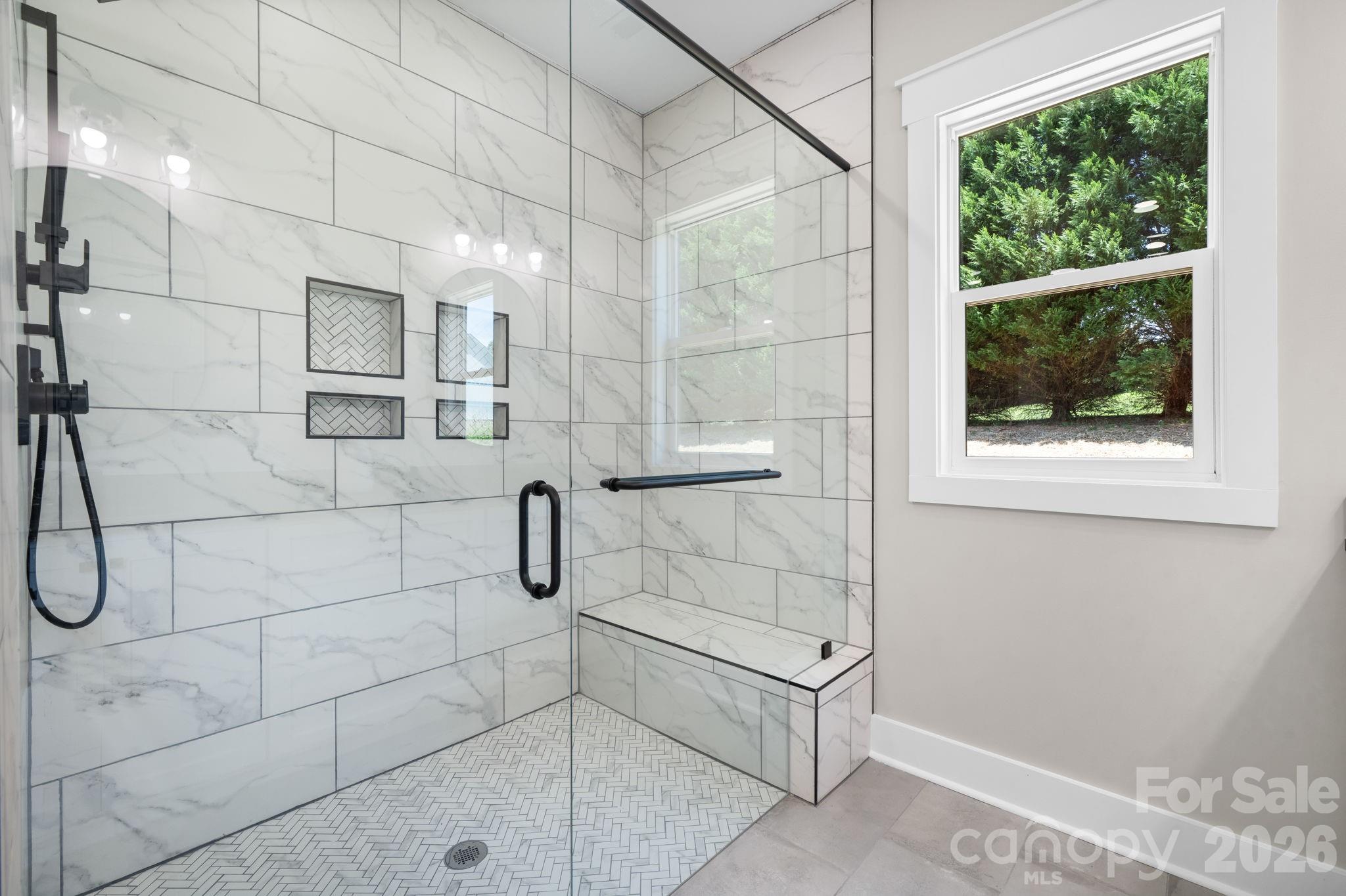 1265 Misty Lane — Hickory