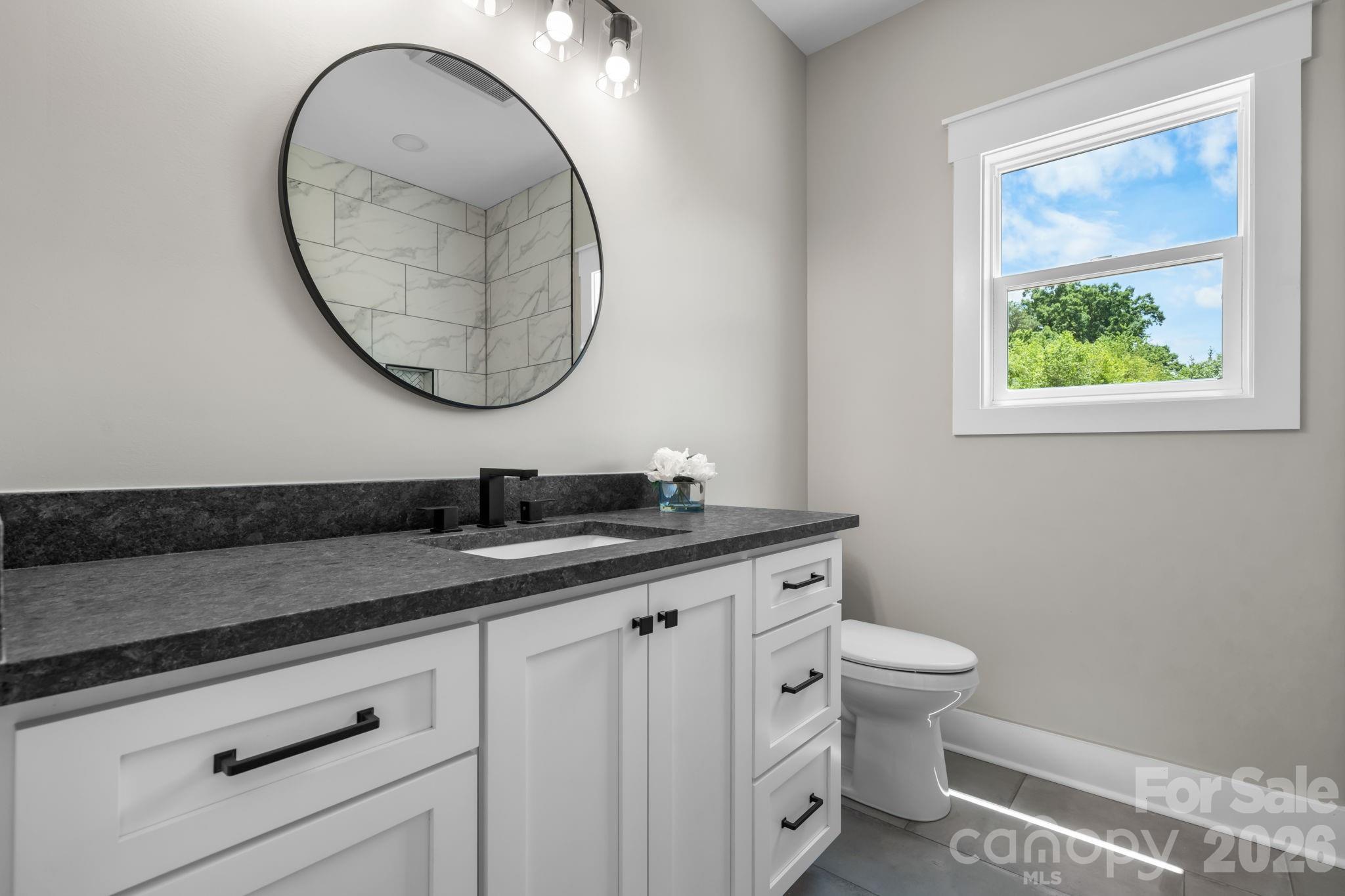 1265 Misty Lane — Hickory
