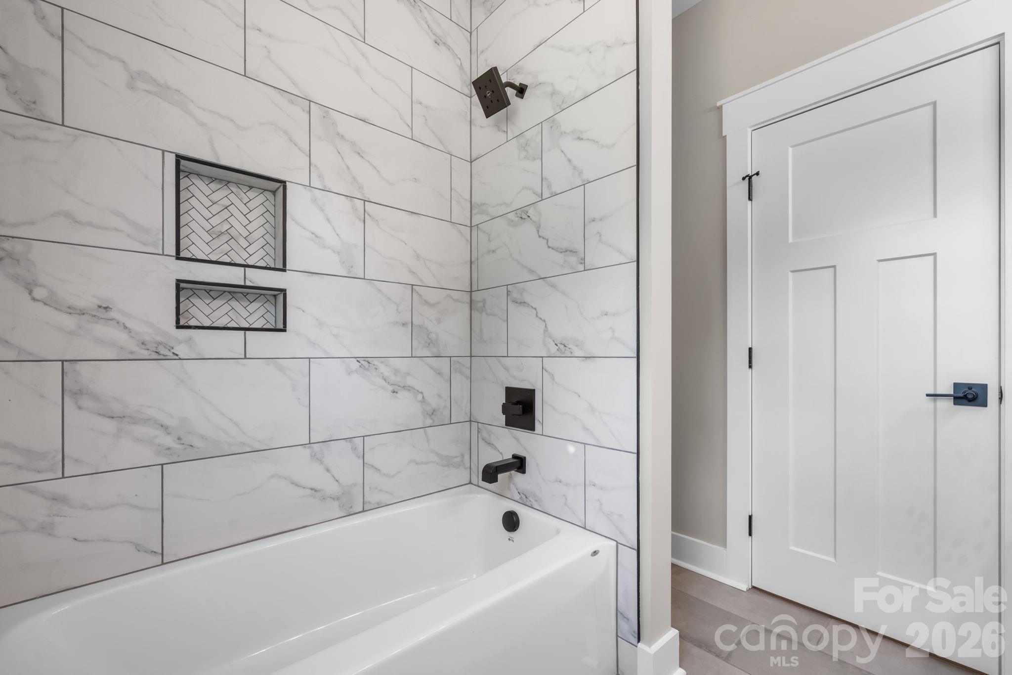 1265 Misty Lane — Hickory