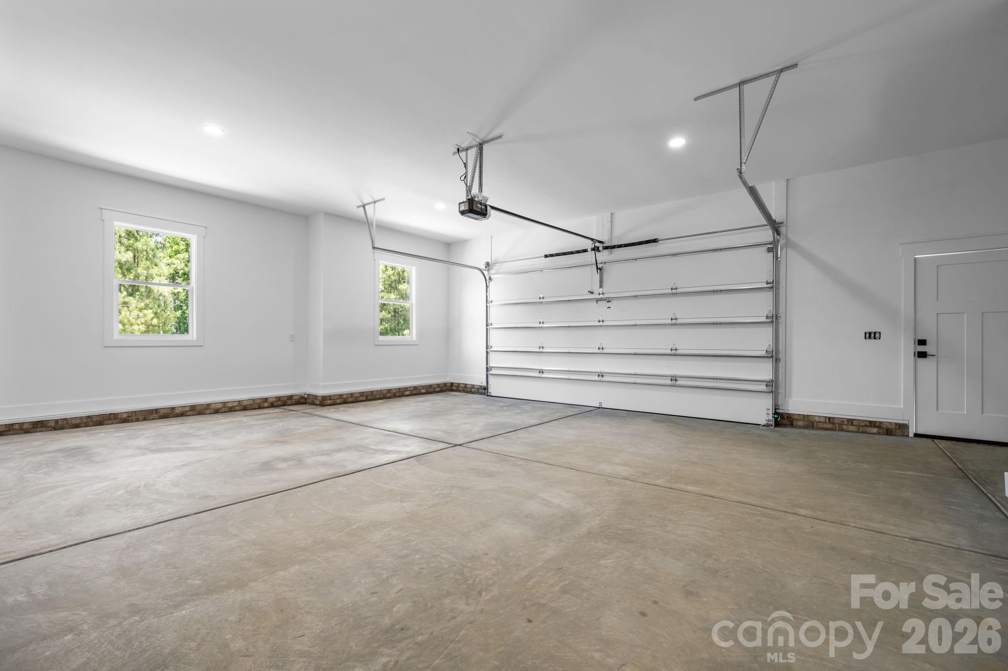 1265 Misty Lane — Hickory