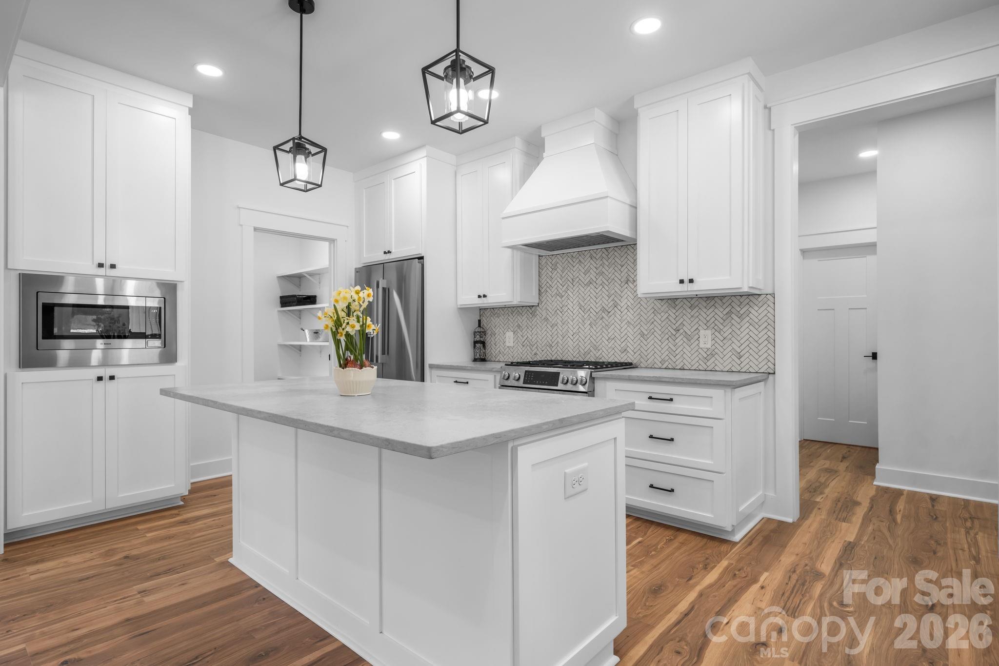 1265 Misty Lane — Hickory