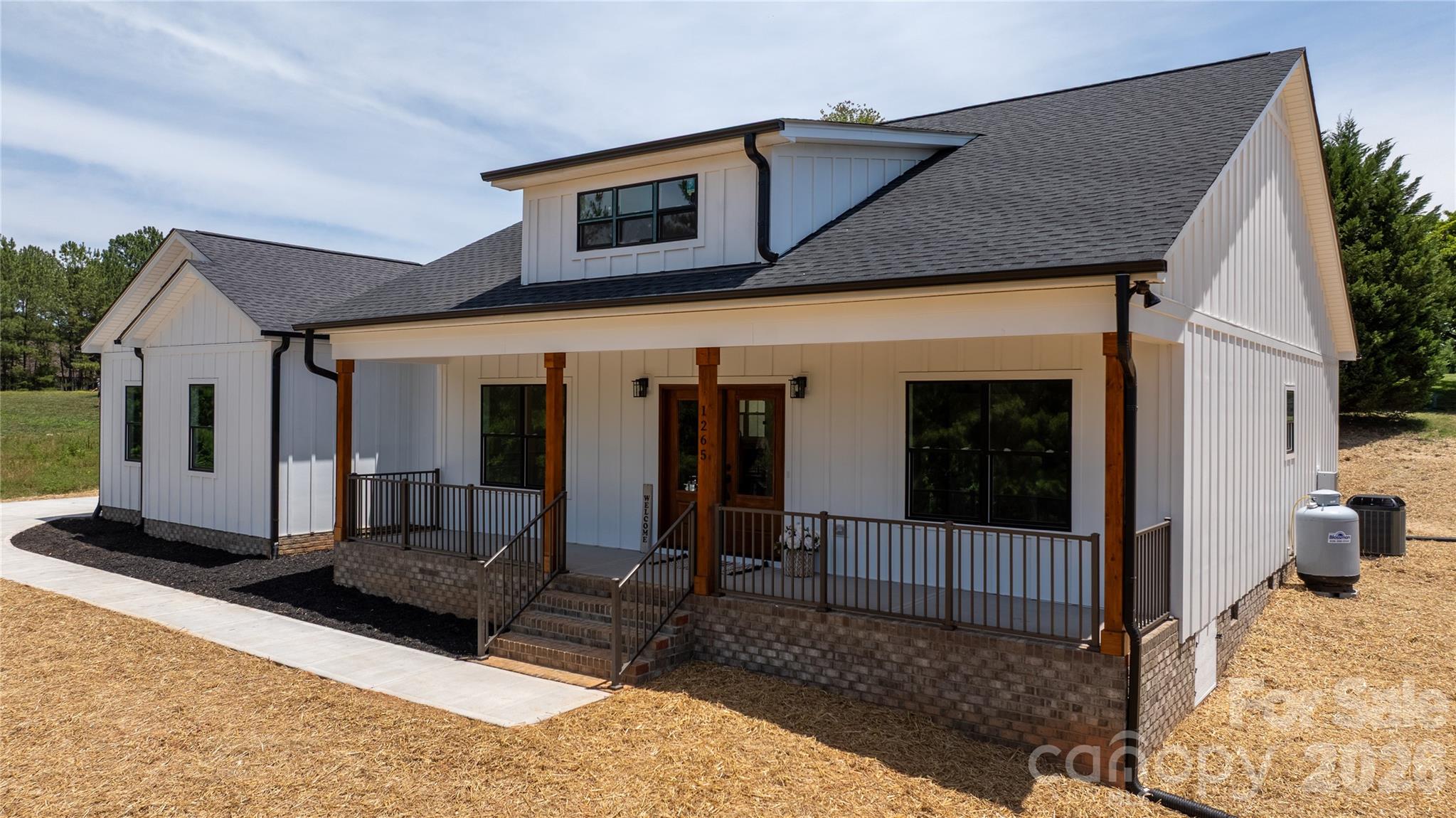 1265 Misty Lane — Hickory
