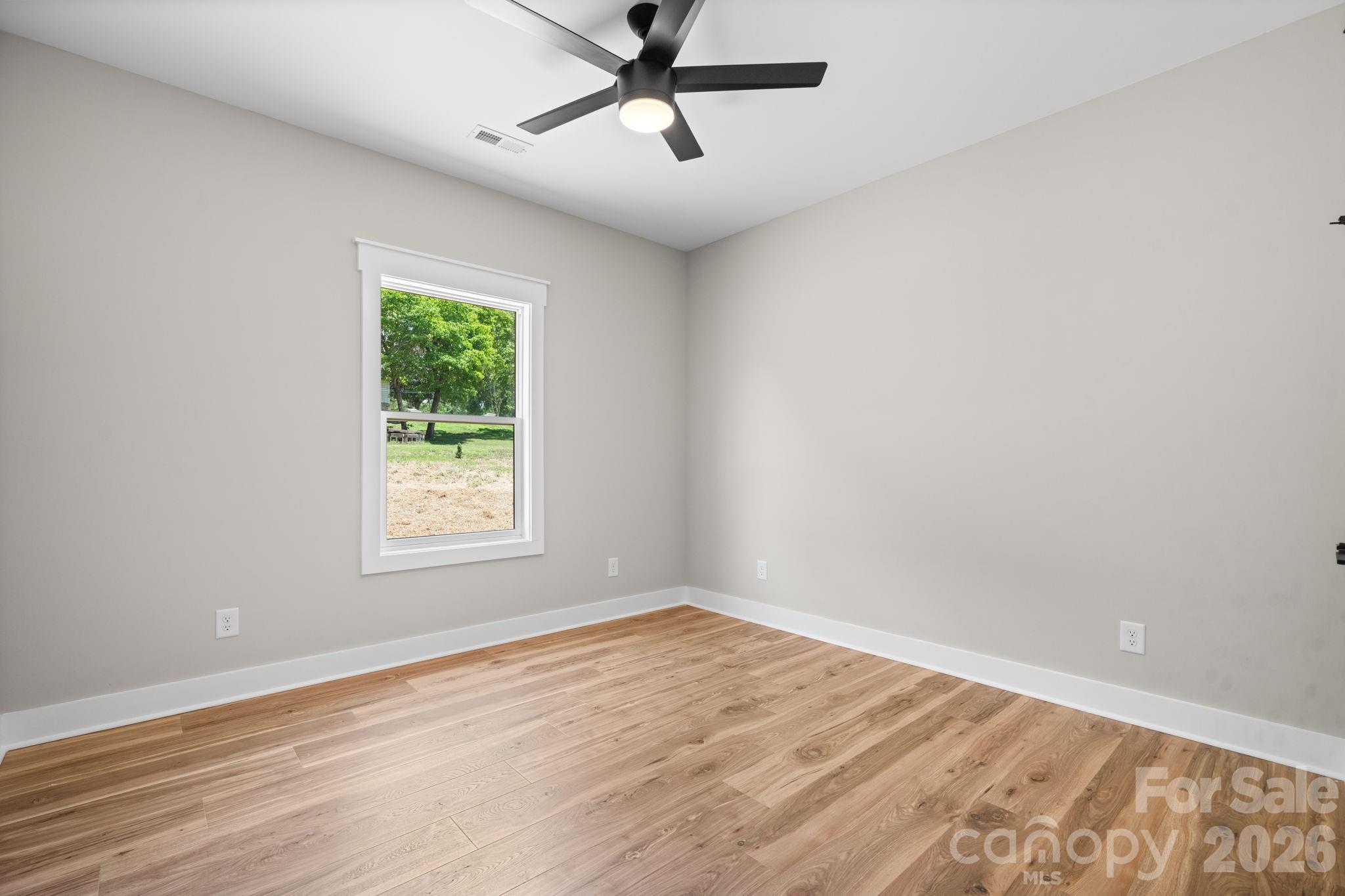 1265 Misty Lane — Hickory