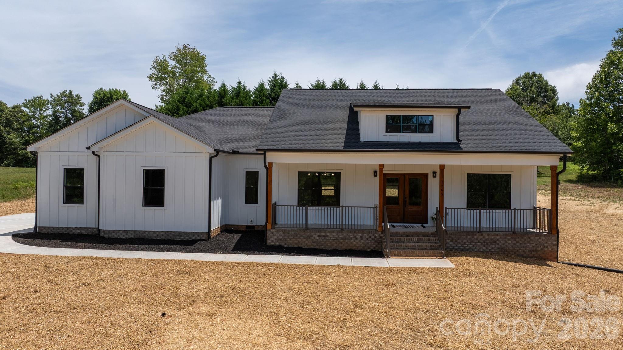 1265 Misty Lane — Hickory