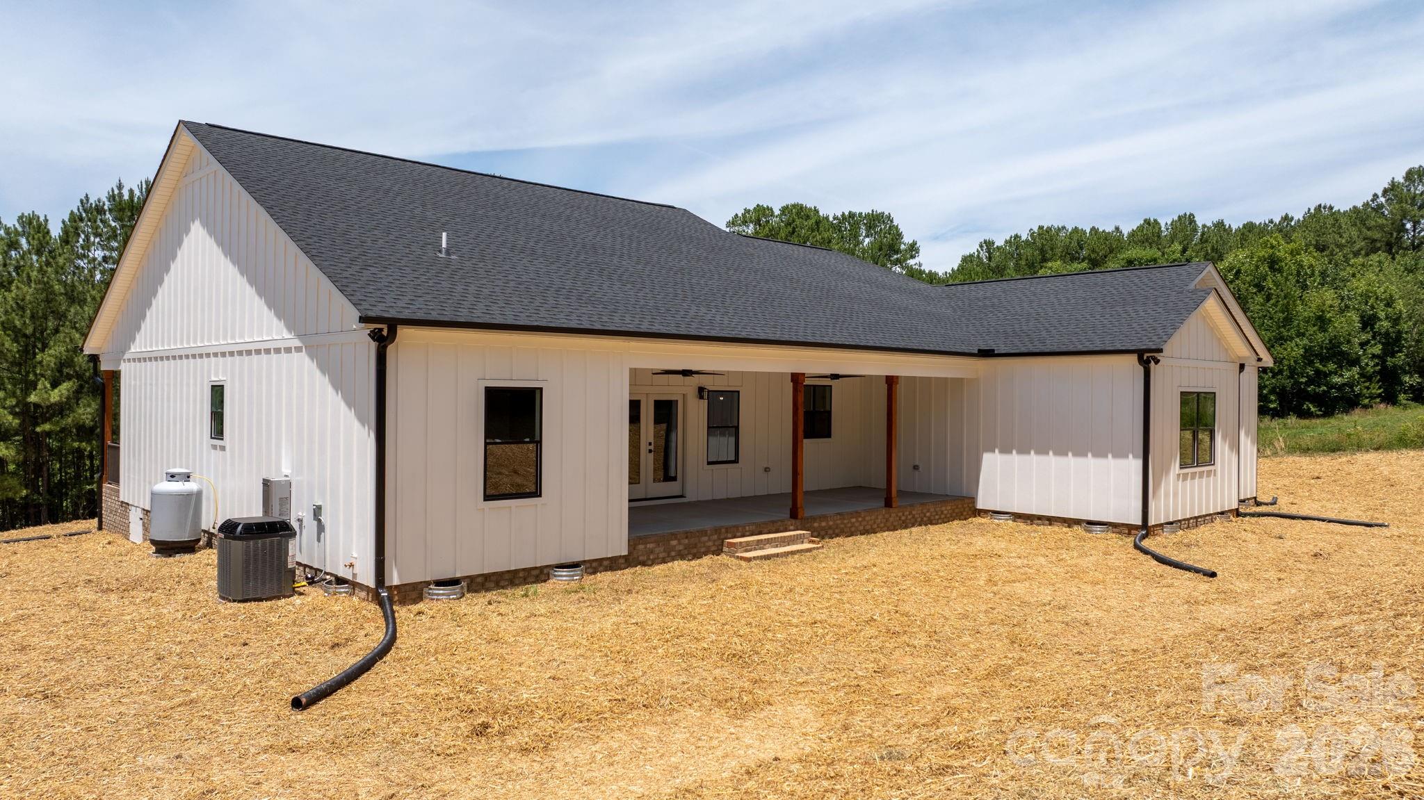1265 Misty Lane — Hickory