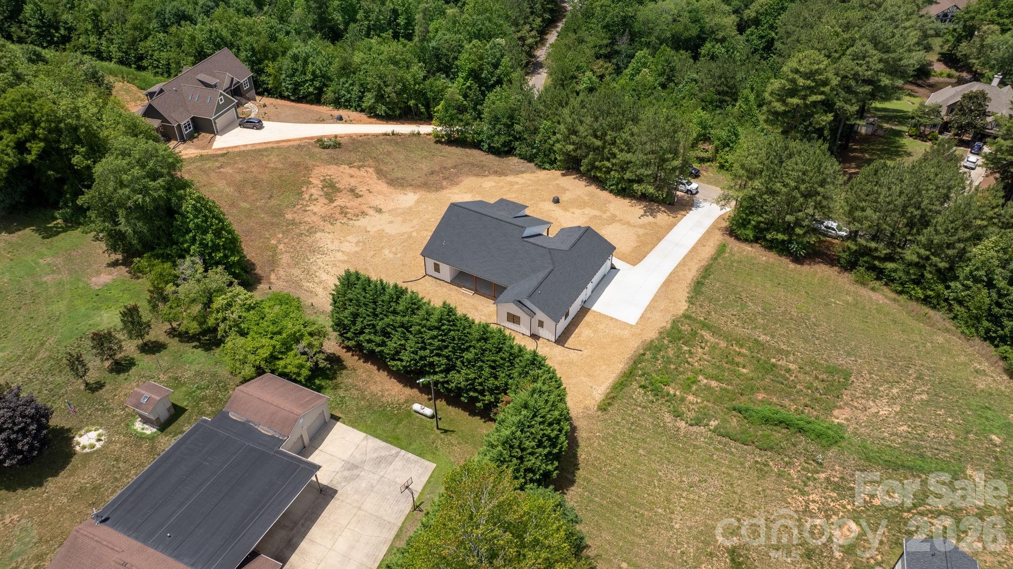 1265 Misty Lane — Hickory