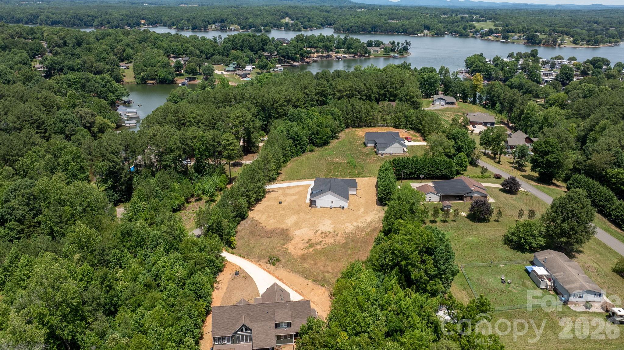 1265 Misty Lane — Hickory