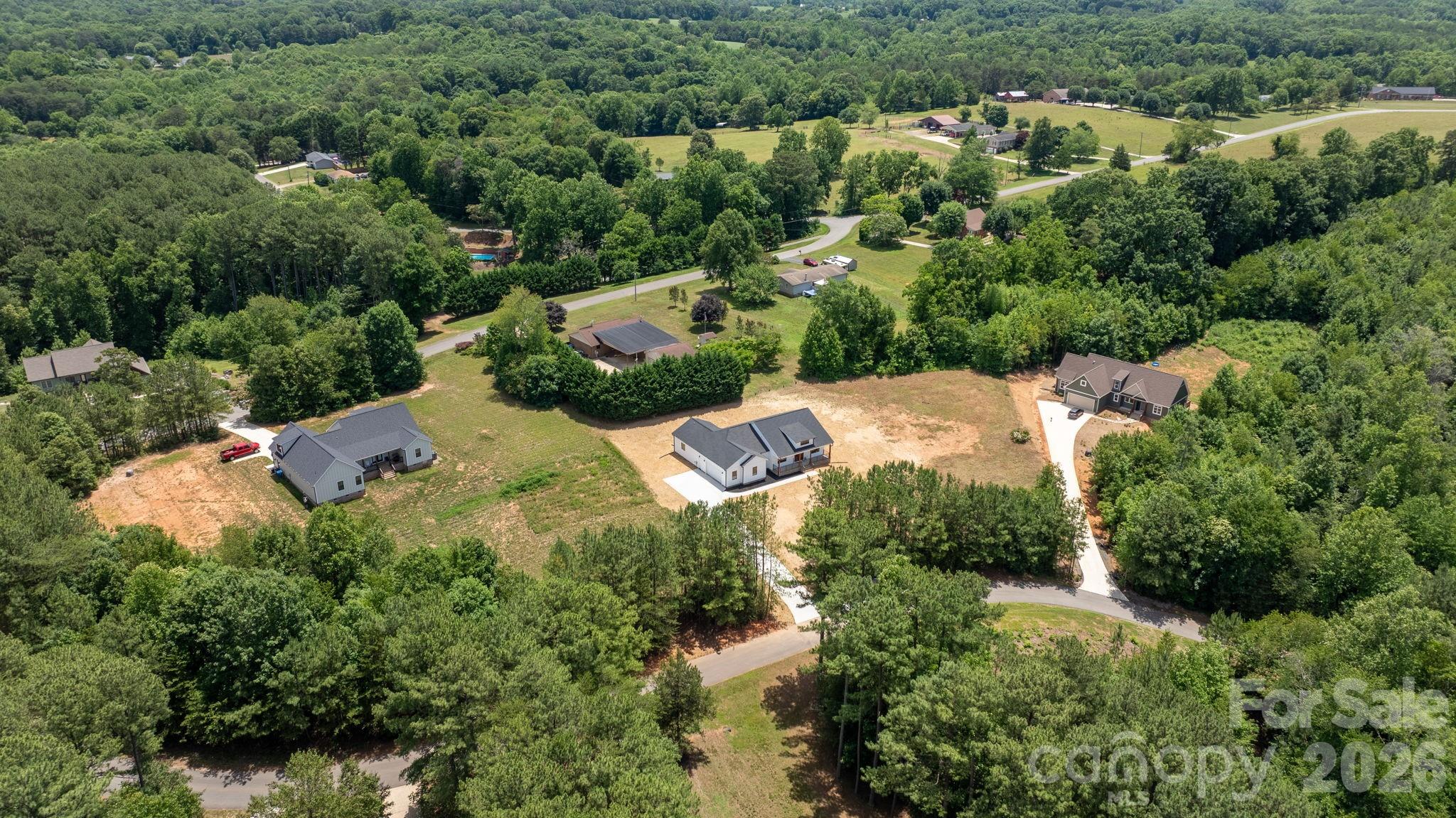 1265 Misty Lane — Hickory