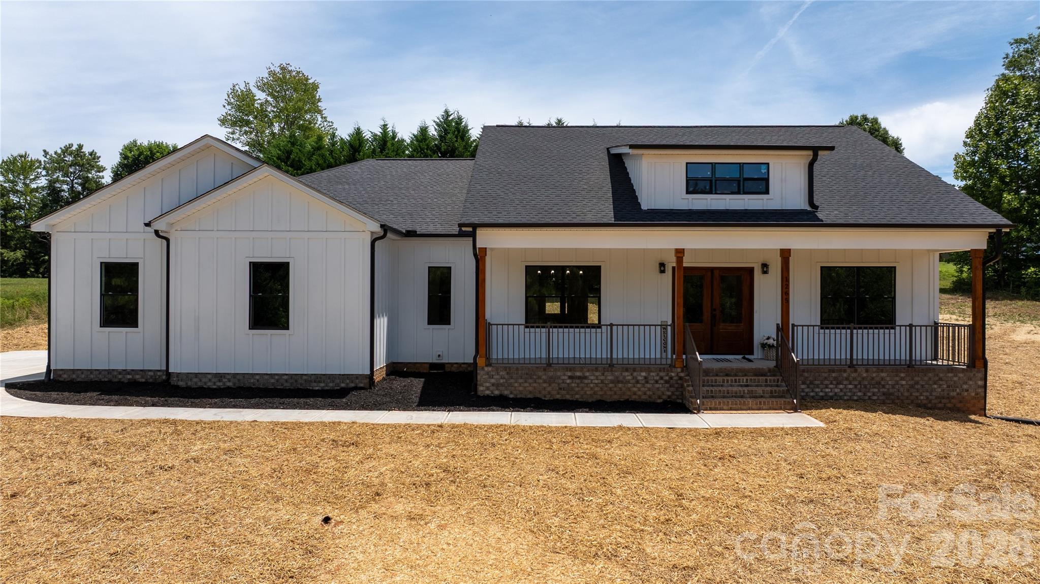 1265 Misty Lane — Hickory