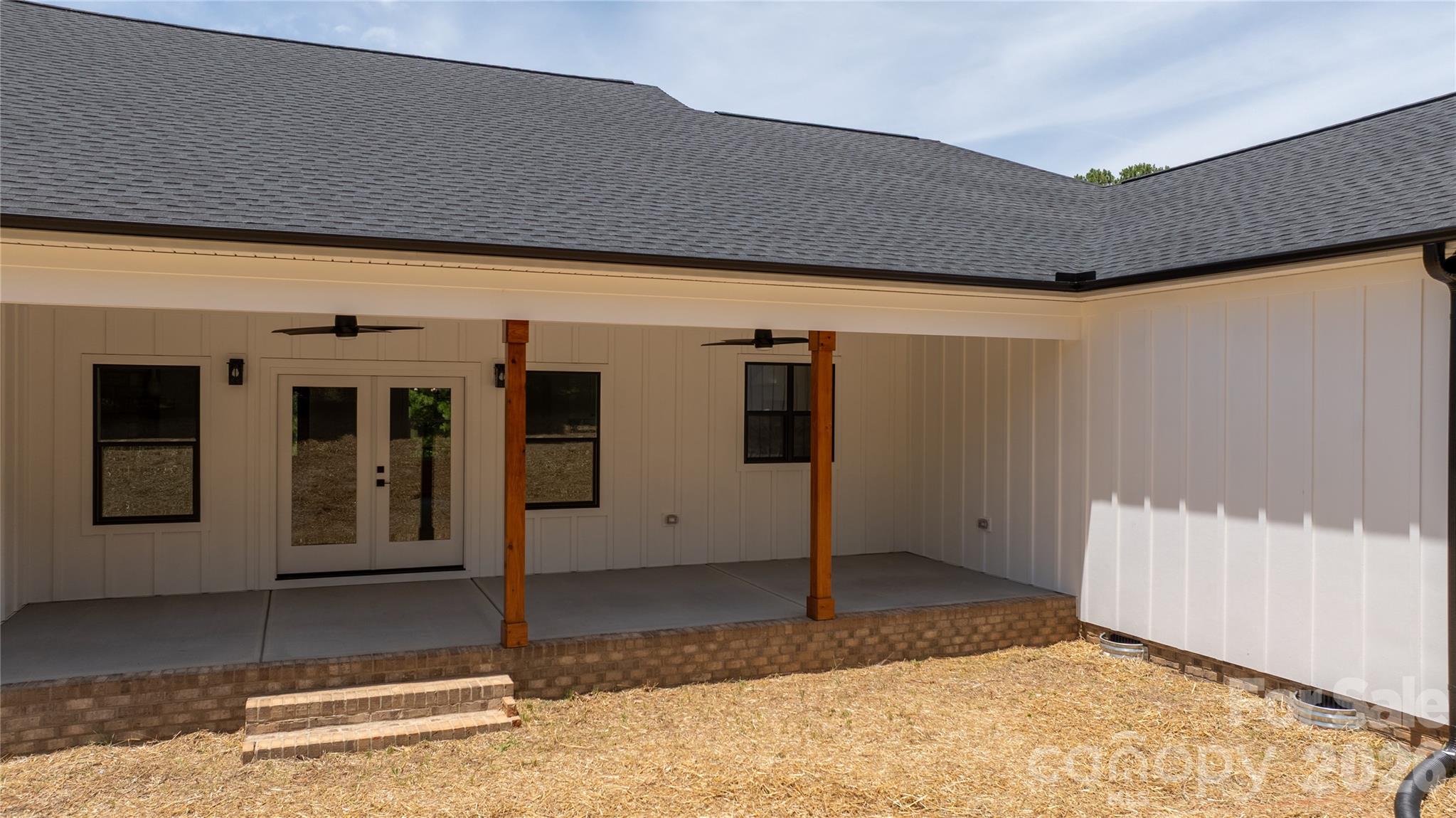 1265 Misty Lane — Hickory