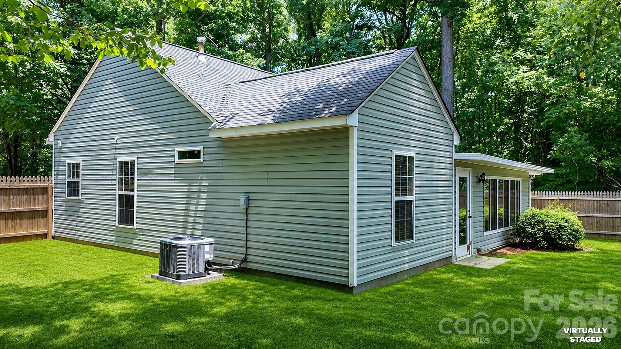5050 Gibbons Link Road — Charlotte