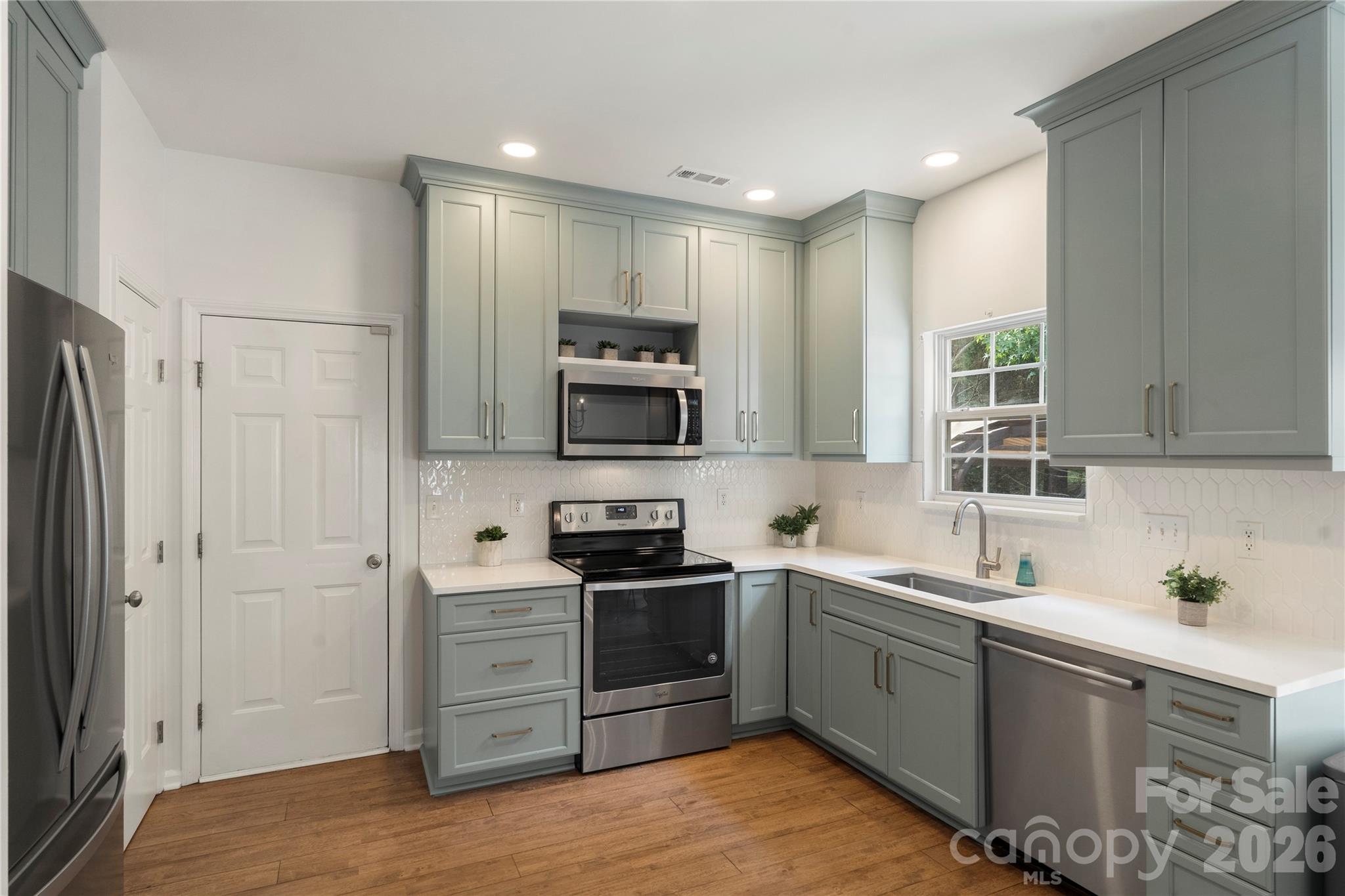 12002 Harmon Lane — Pineville