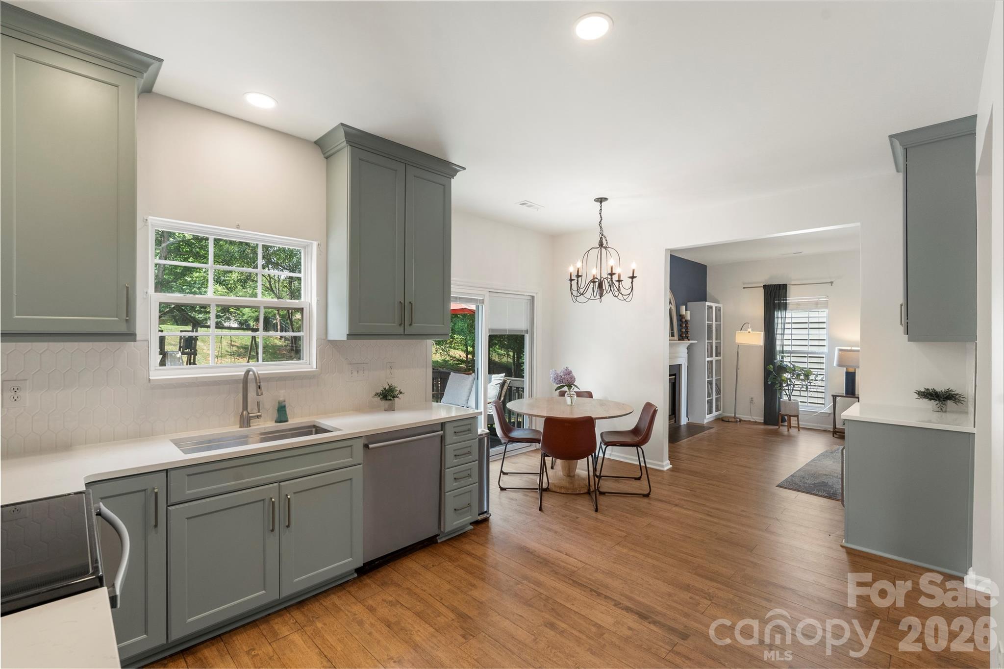 12002 Harmon Lane — Pineville