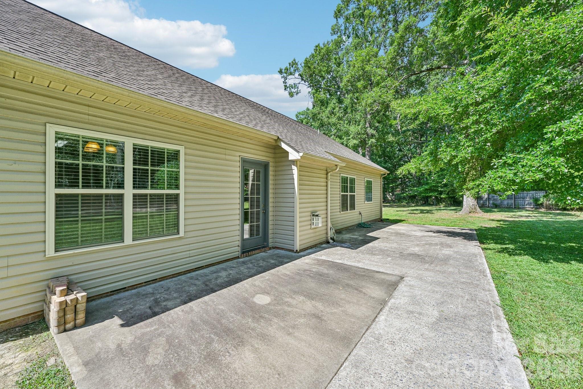 624 Hunley Street — Monroe