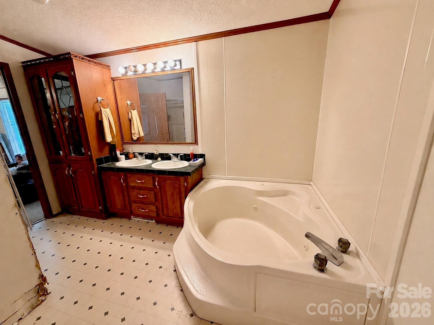 1668 Lane Road — Mount Holly