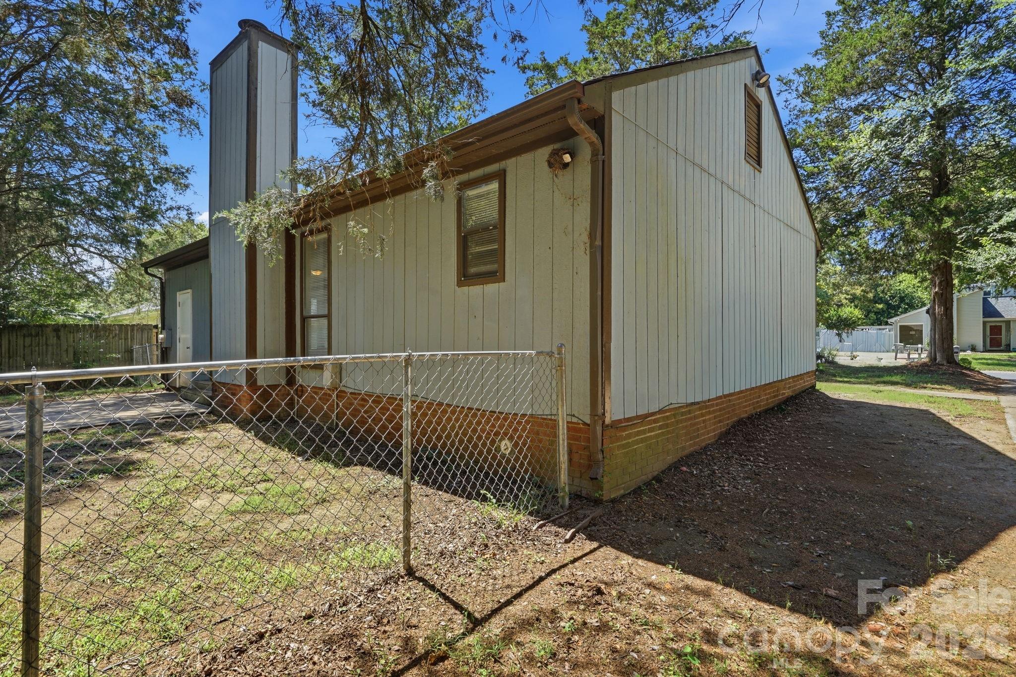11813 Moonridge Drive — Charlotte