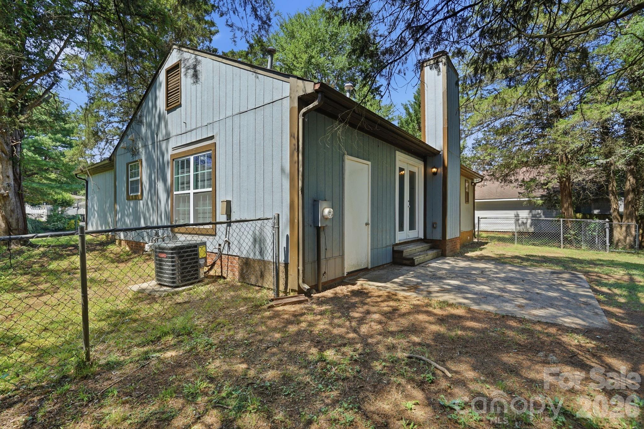 11813 Moonridge Drive — Charlotte