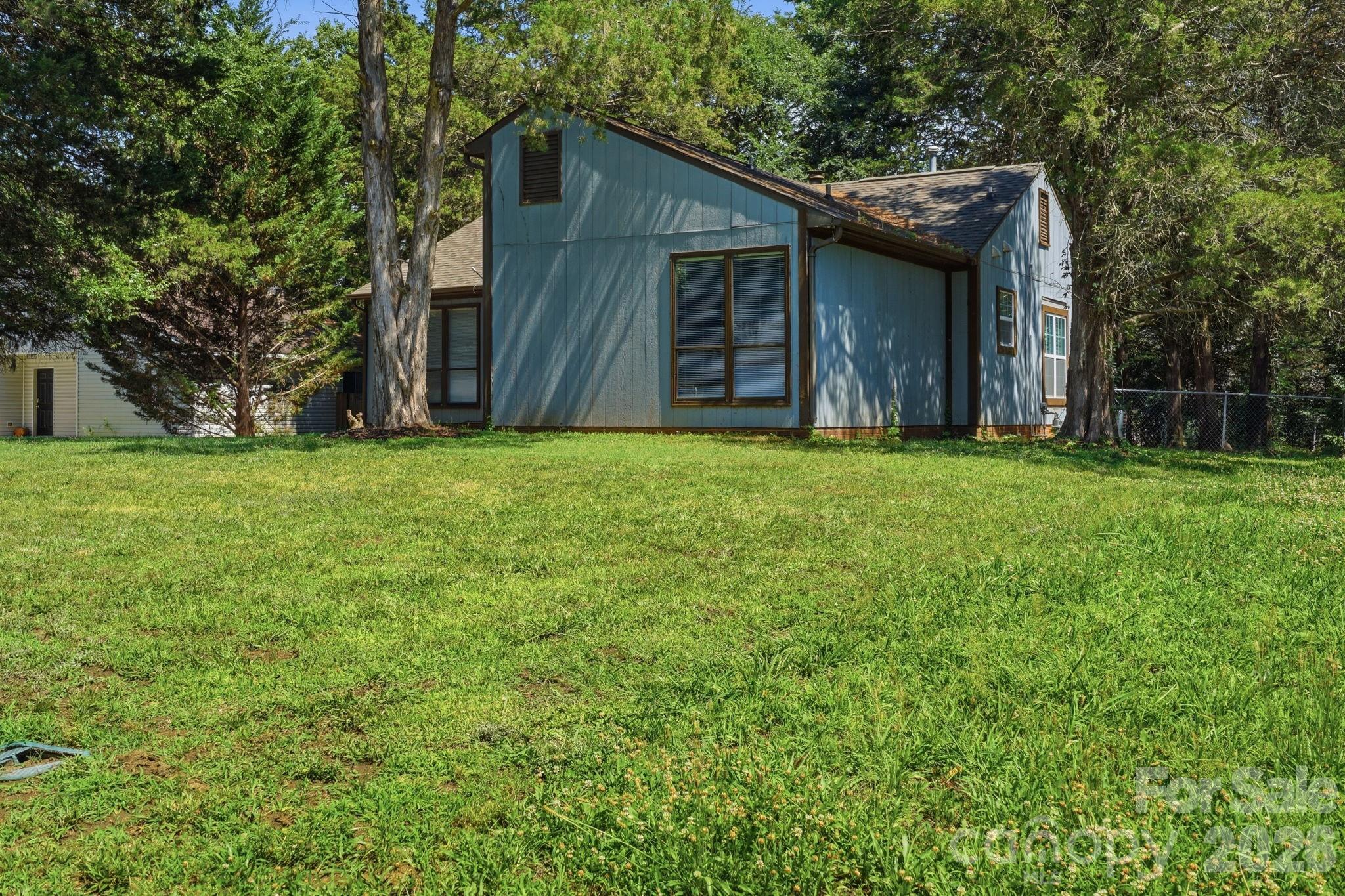11813 Moonridge Drive — Charlotte