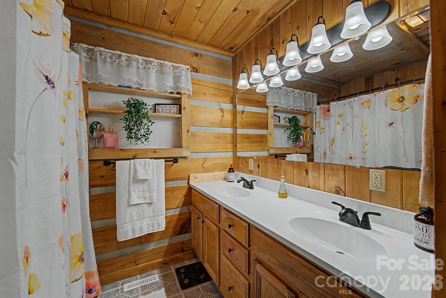 538 East Fork Road — Sylva