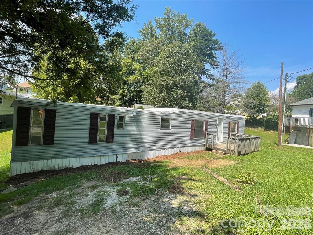 21 E Zeb Vance Street — Marion