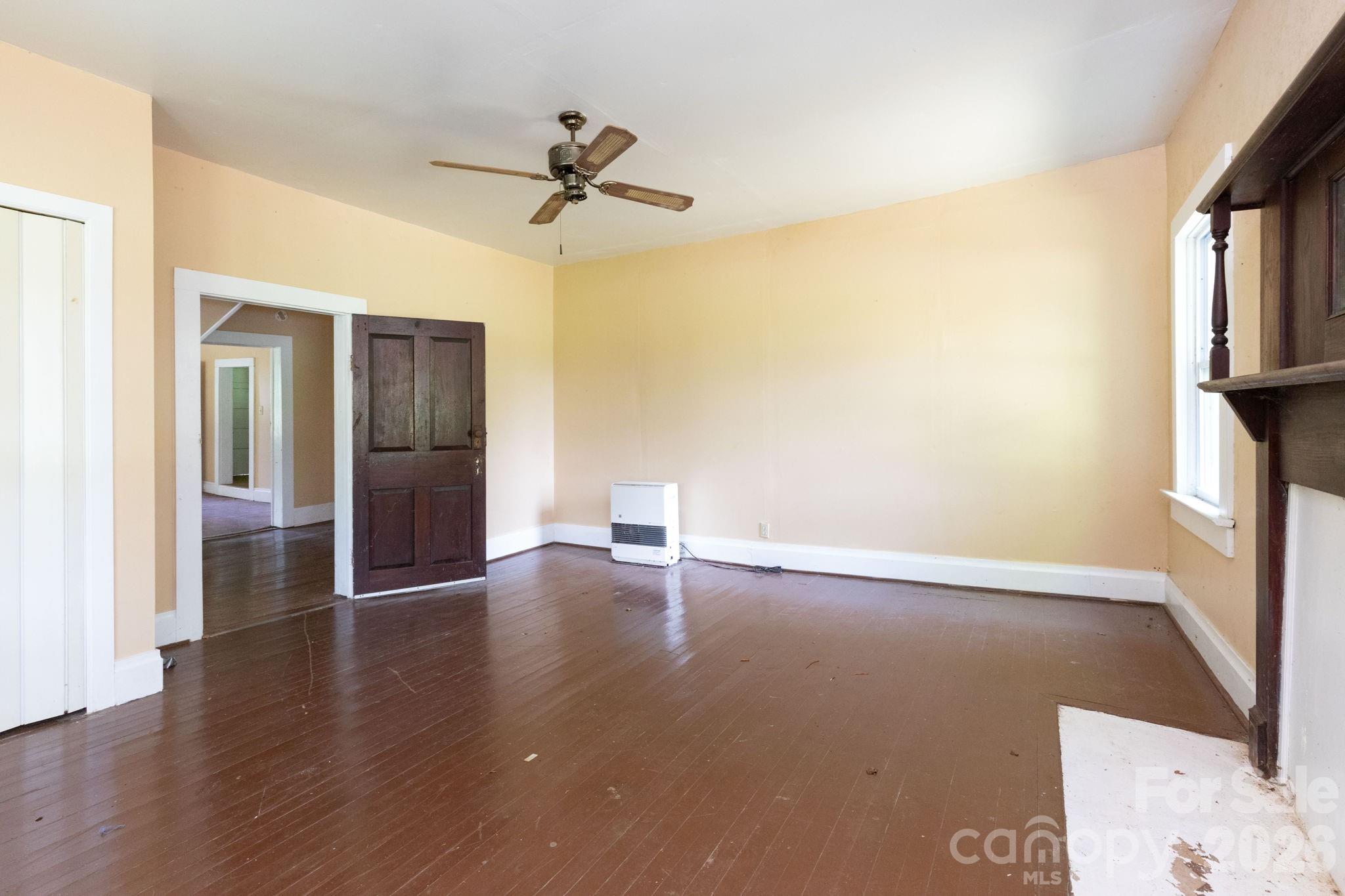 4085 Jacks Creek Road — Burnsville