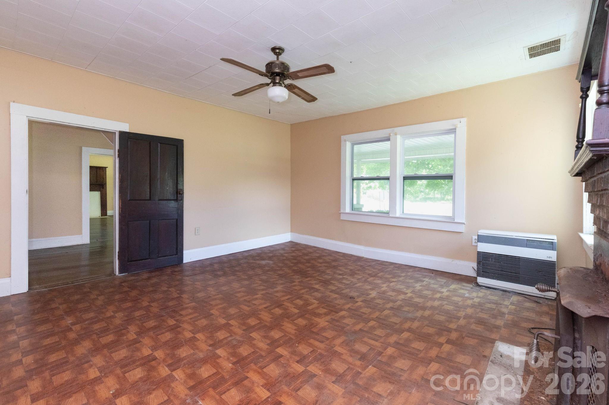 4085 Jacks Creek Road — Burnsville