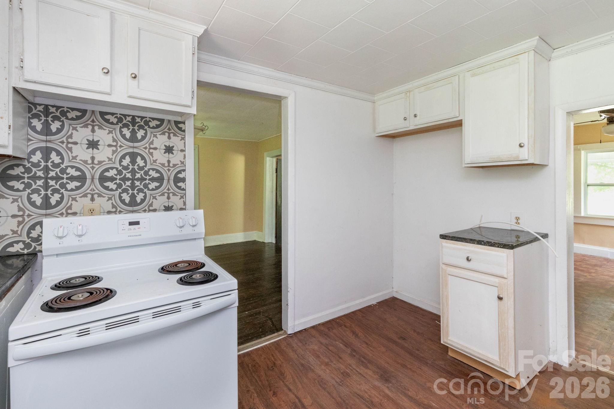 4085 Jacks Creek Road — Burnsville