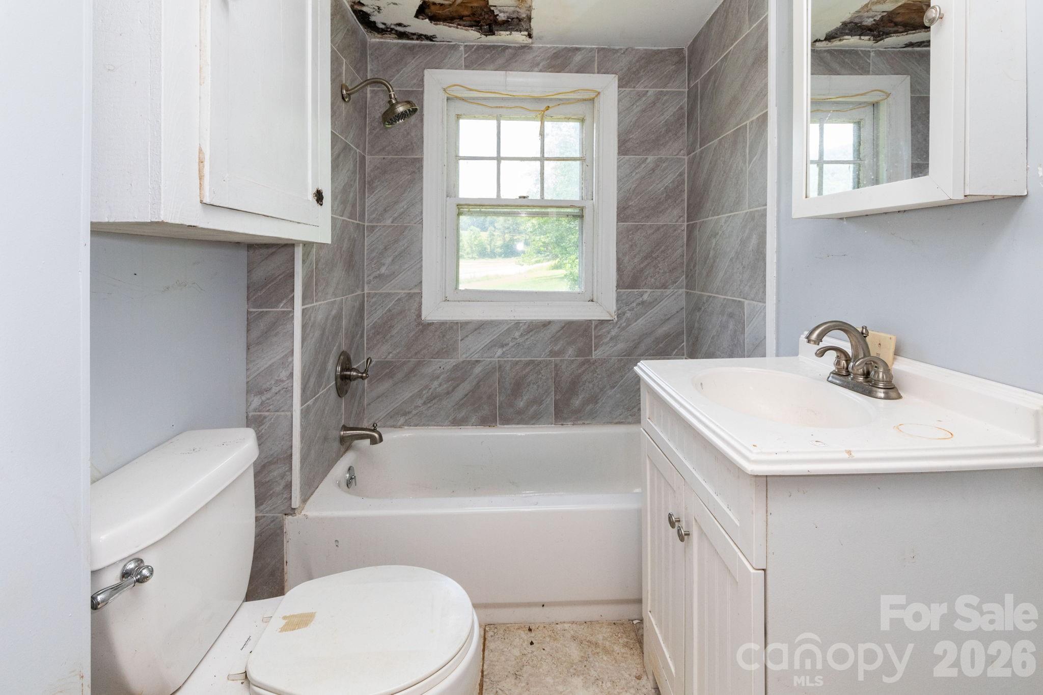 4085 Jacks Creek Road — Burnsville