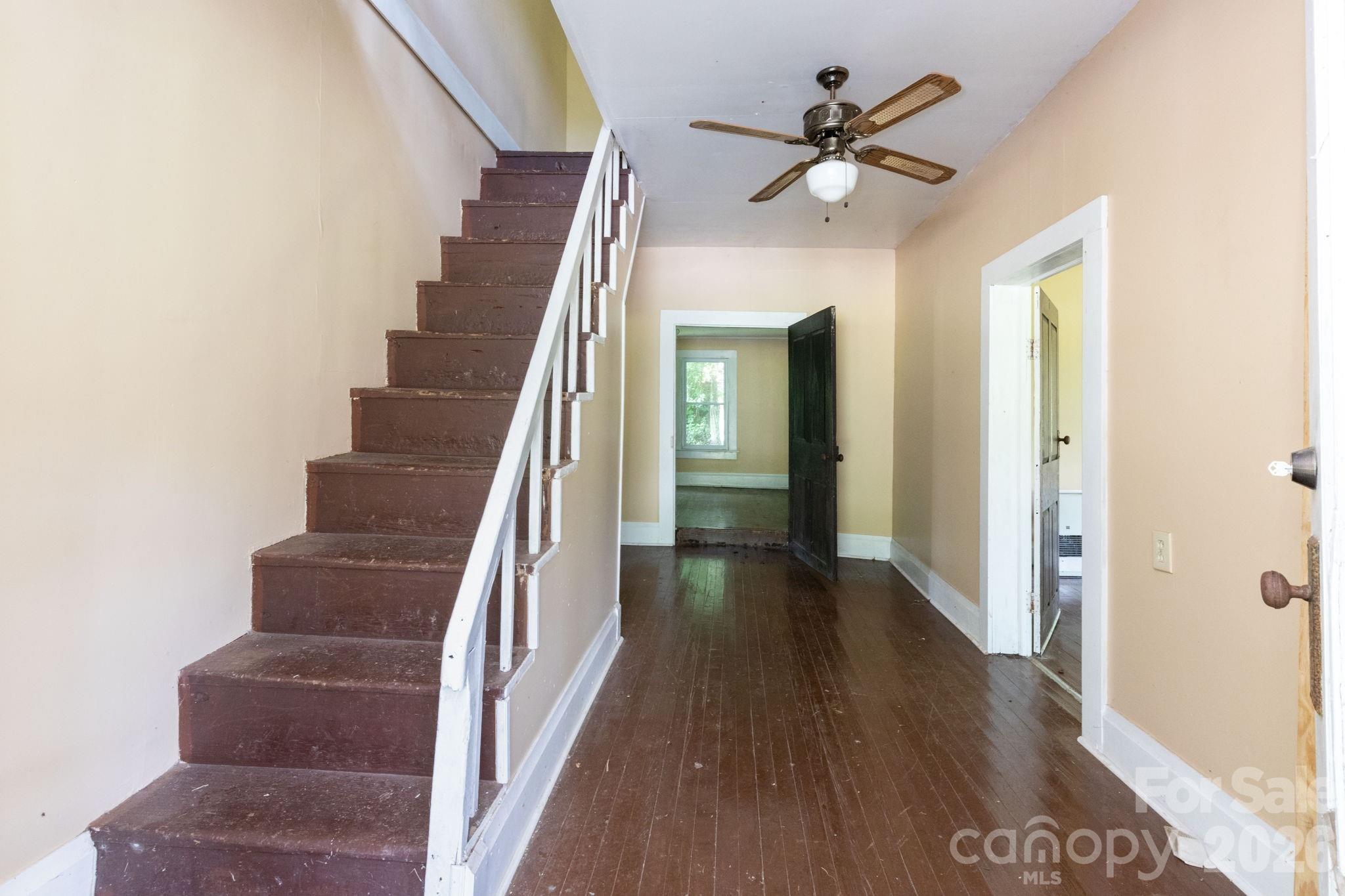 4085 Jacks Creek Road — Burnsville