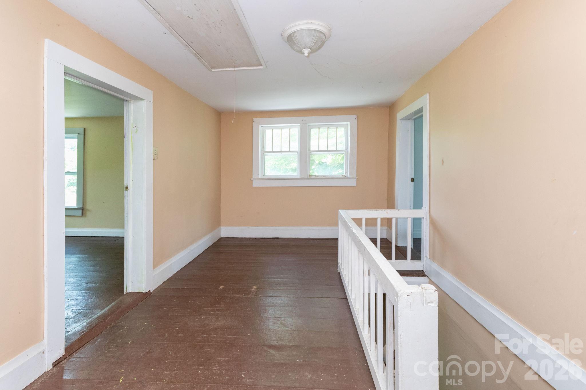 4085 Jacks Creek Road — Burnsville