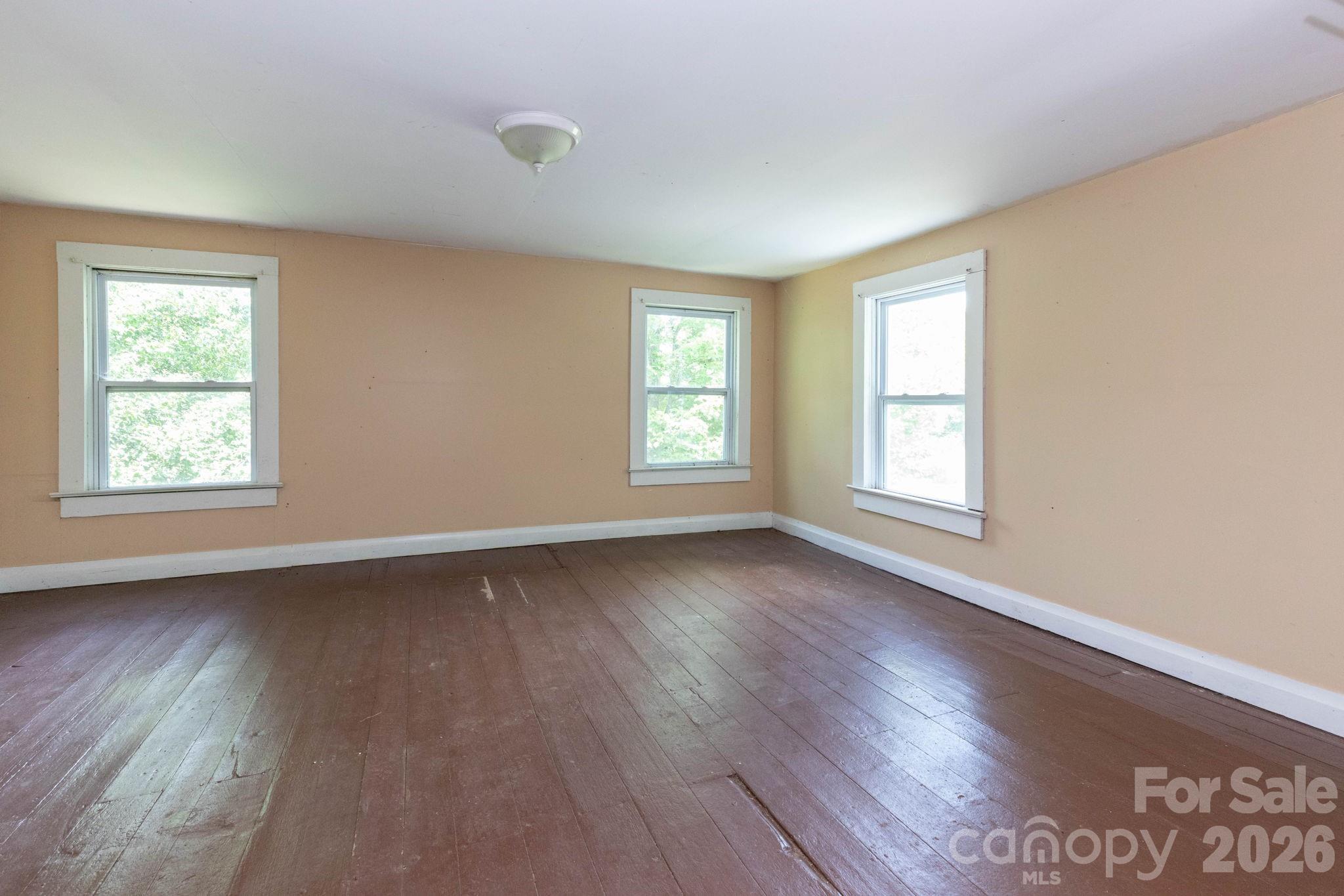 4085 Jacks Creek Road — Burnsville