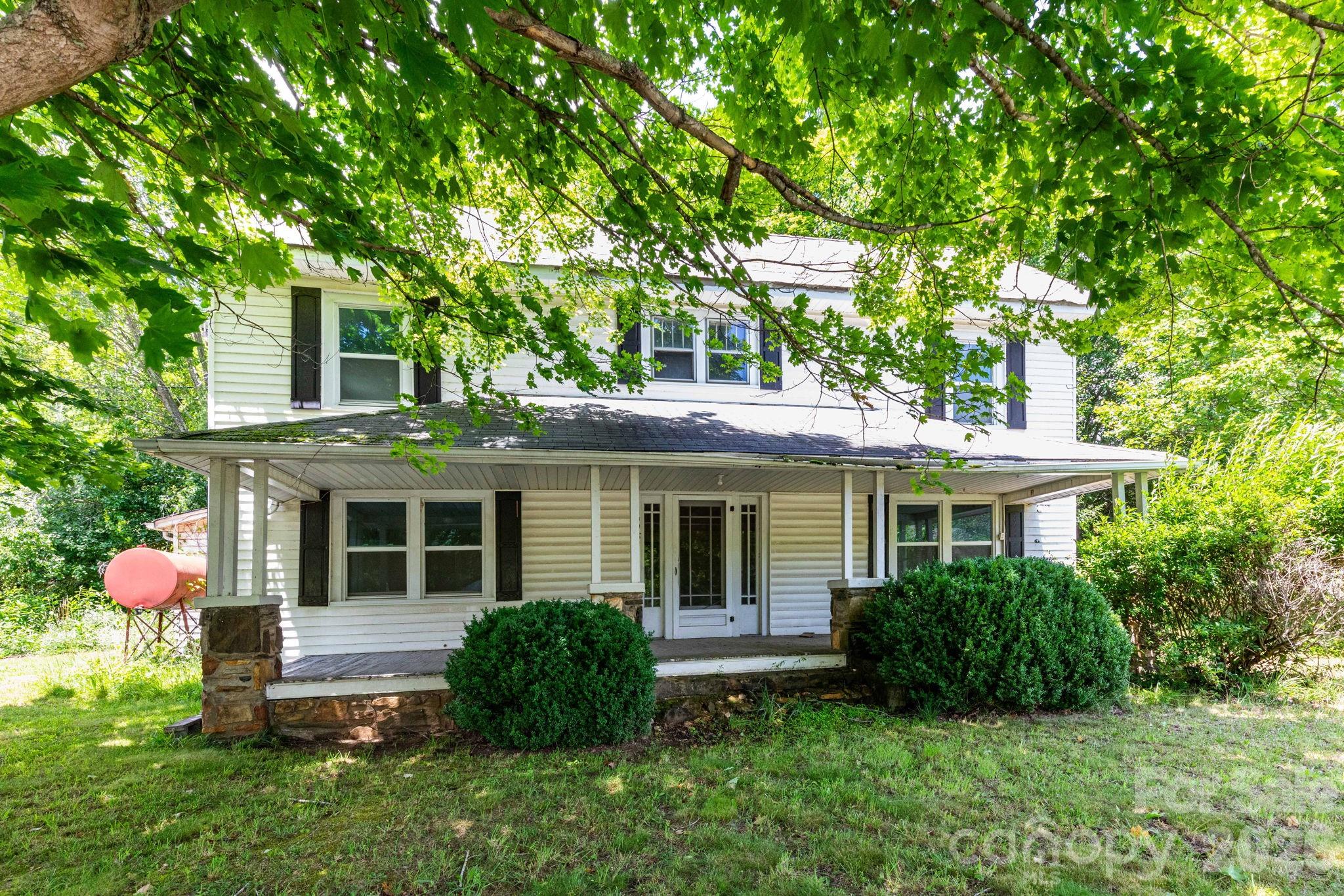 4085 Jacks Creek Road — Burnsville