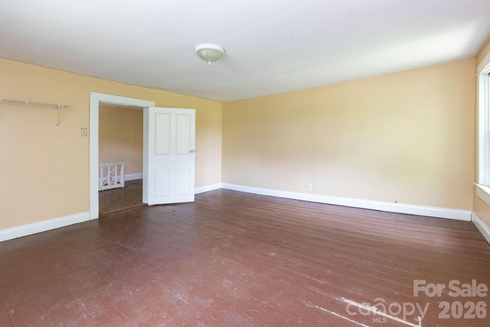 4085 Jacks Creek Road — Burnsville
