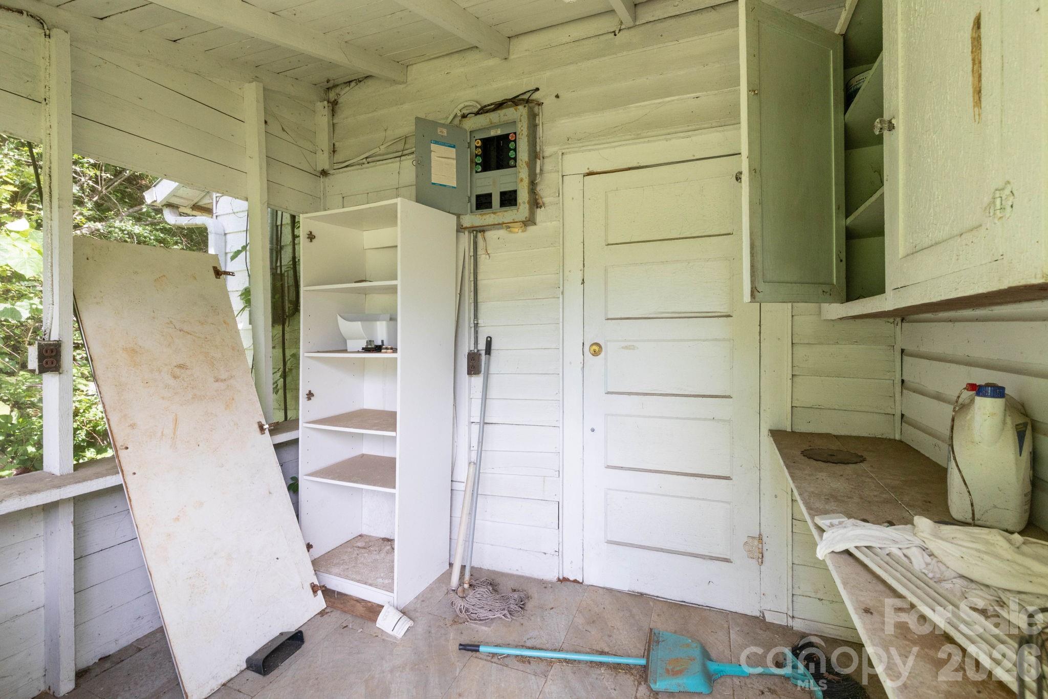 4085 Jacks Creek Road — Burnsville