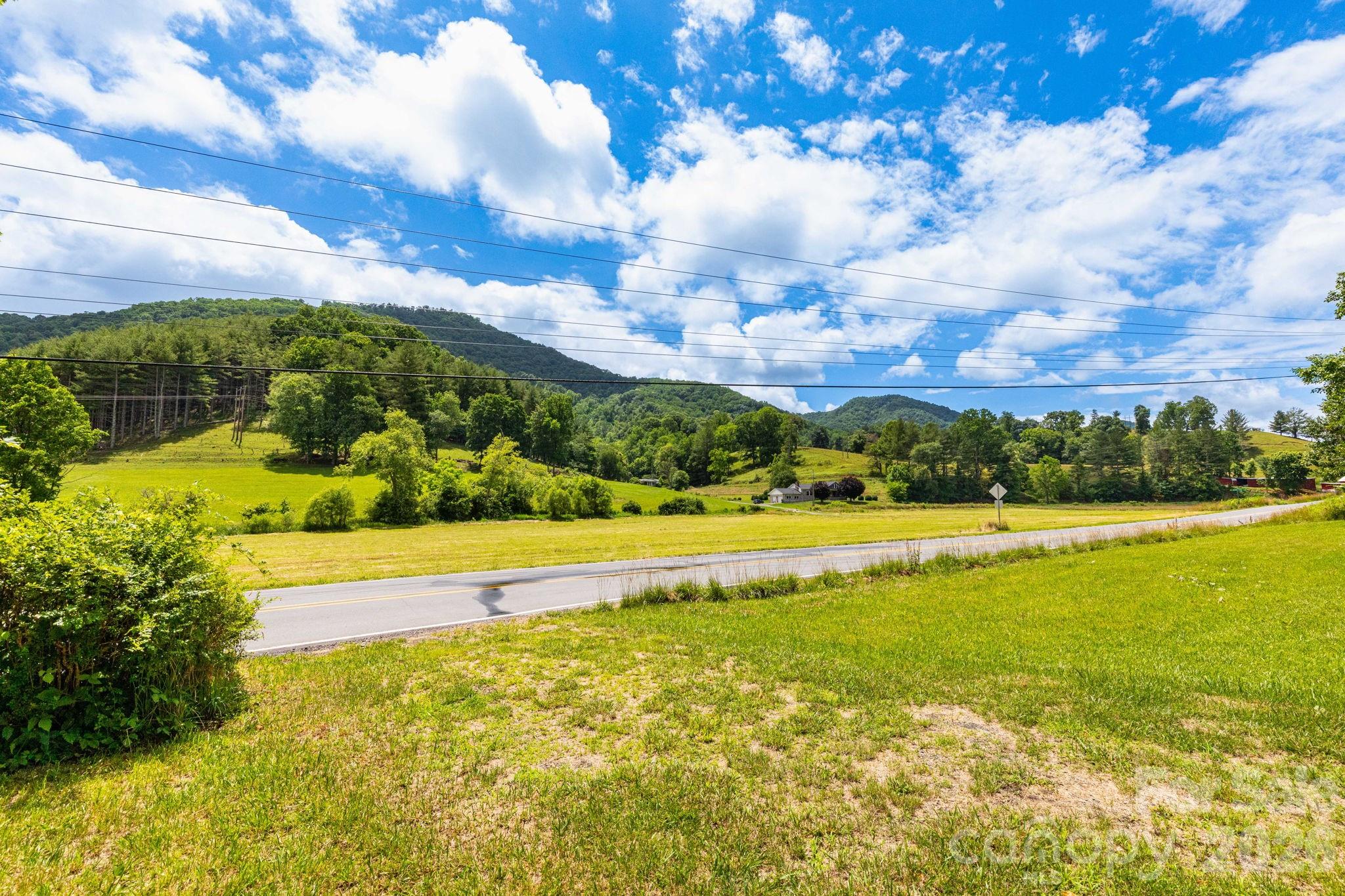 4085 Jacks Creek Road — Burnsville