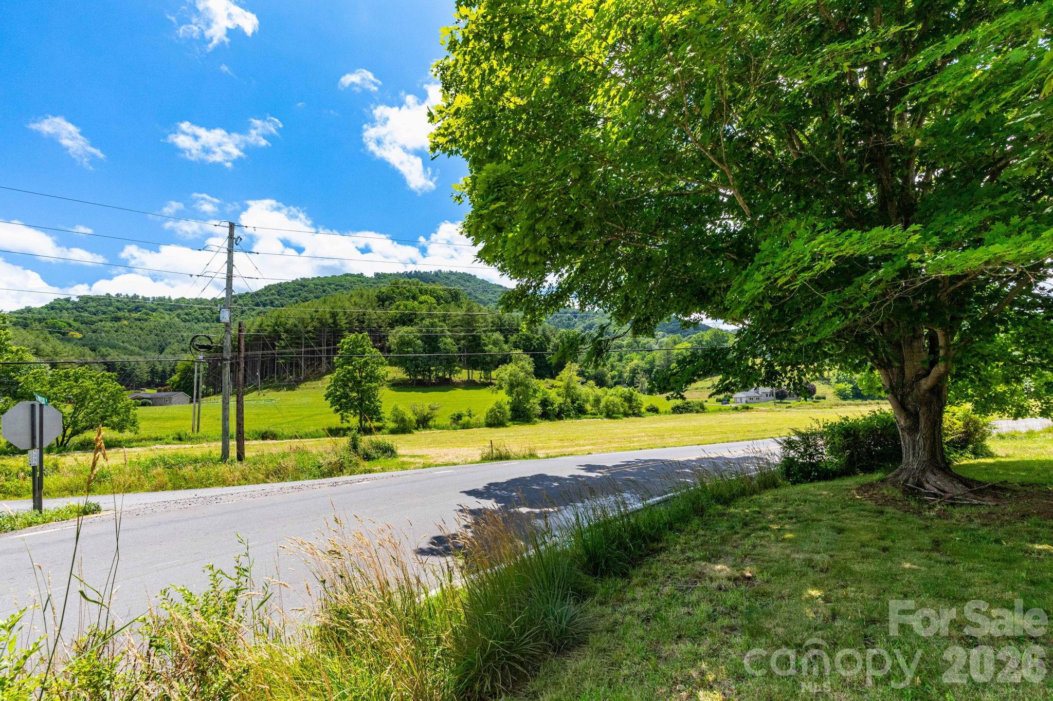 4085 Jacks Creek Road — Burnsville