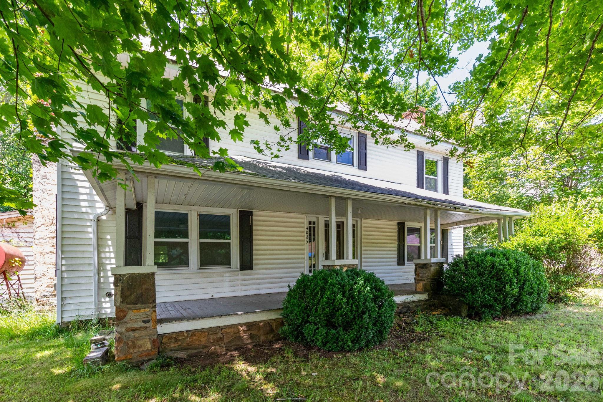 4085 Jacks Creek Road — Burnsville
